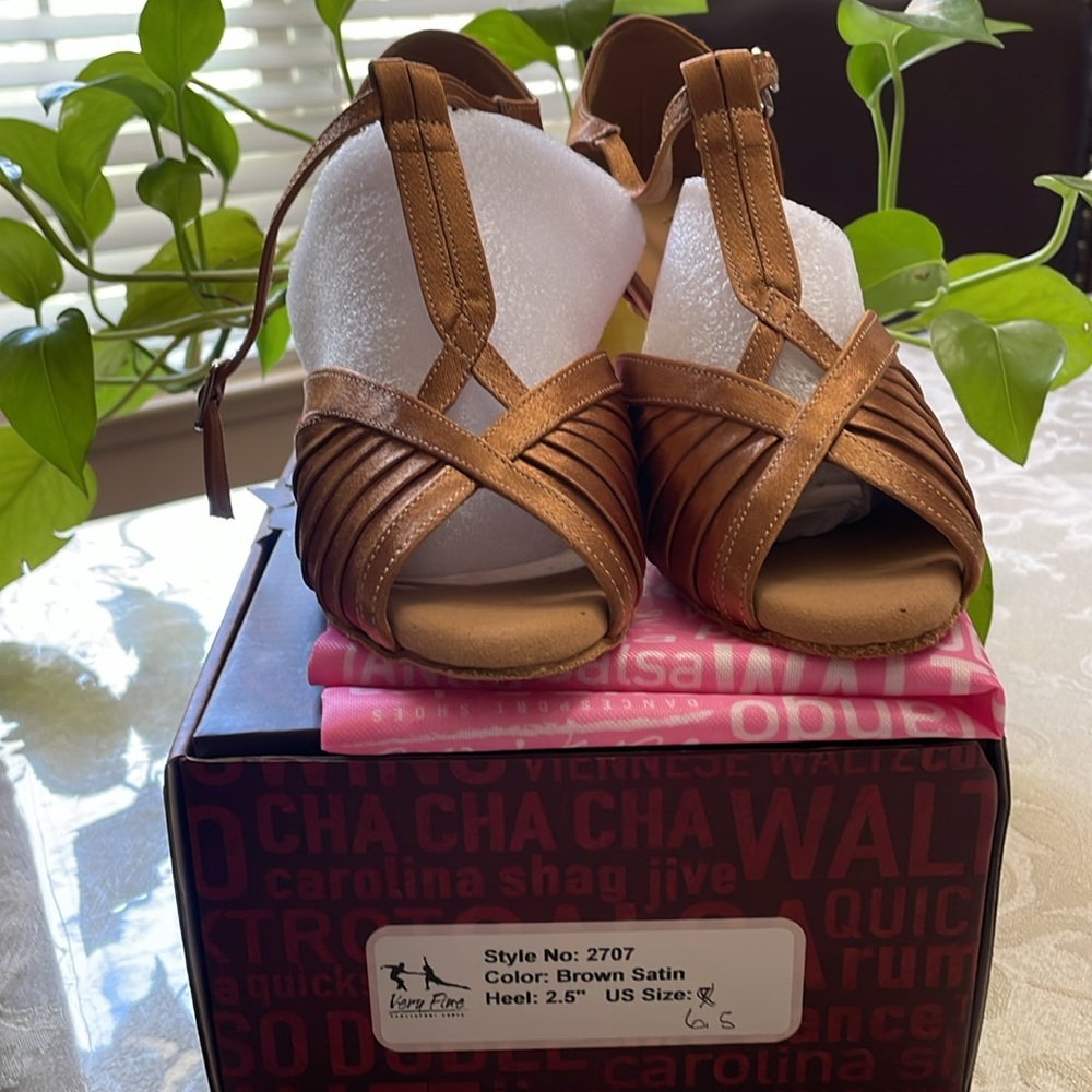Very Fine Dance Women's Tan Brown Satin Latin Ballroom Salsa 2.5 heal size 6.5 - Picture 4 of 6